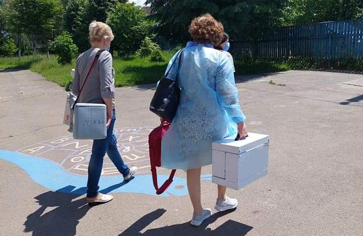 Сільські медики отримали 12000 захисних засобів АВ-ФАРМА